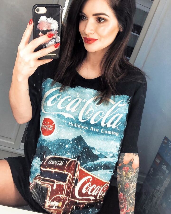 Ewelina Lisowska sexy polish singer
