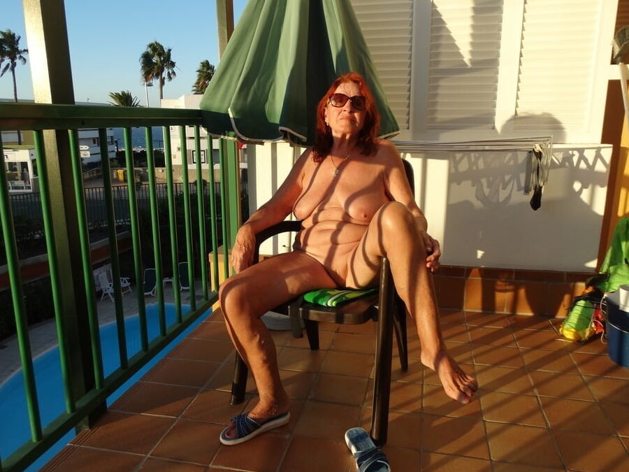 gorgeous Mature woman posing naked on the balcony