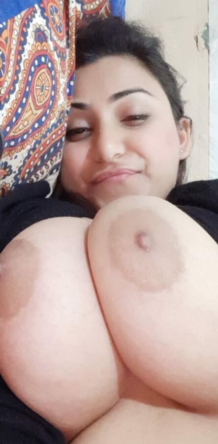 Busty Indian Aunty