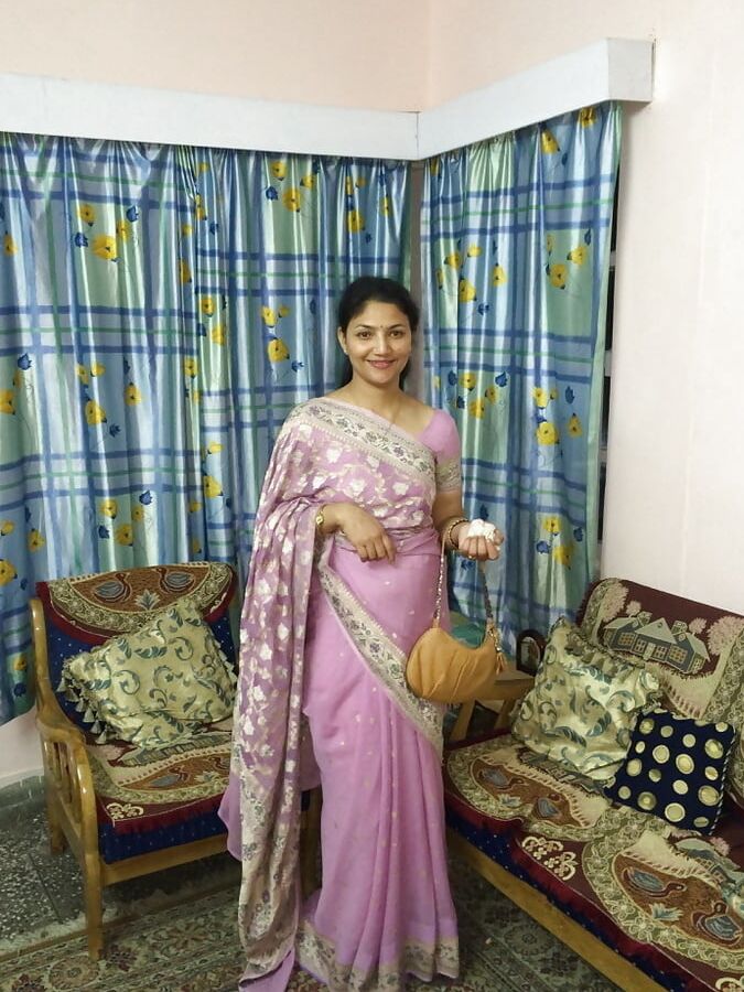 Compiled best pics of Bhabhi nude n saree ()