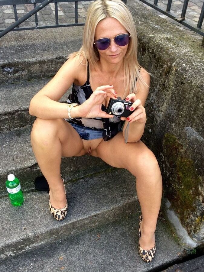Ladies Flashing Pussy