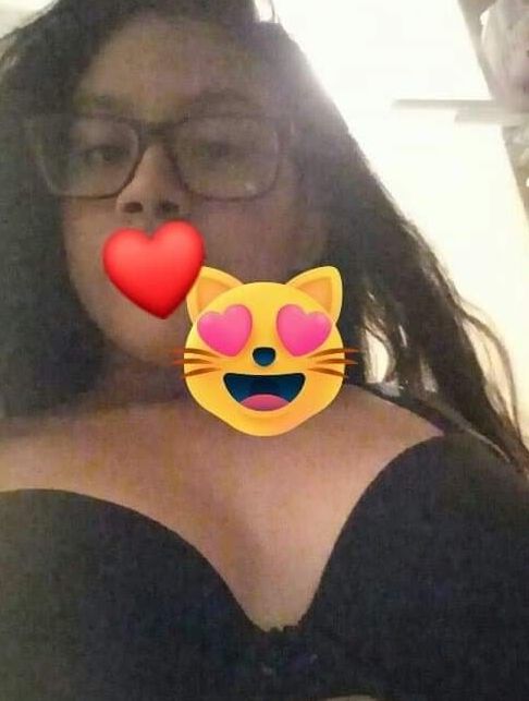 Joven mostrando tetitas