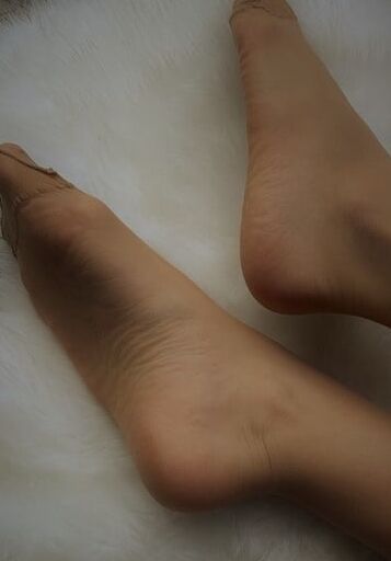 feet nylon