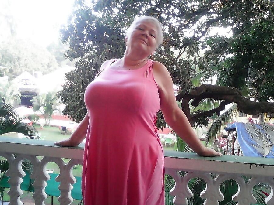 BUSTY GRANNIES ARE HOT TOO!