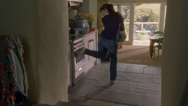 Caroline Catz wearing Levi&;s shorts and jeans