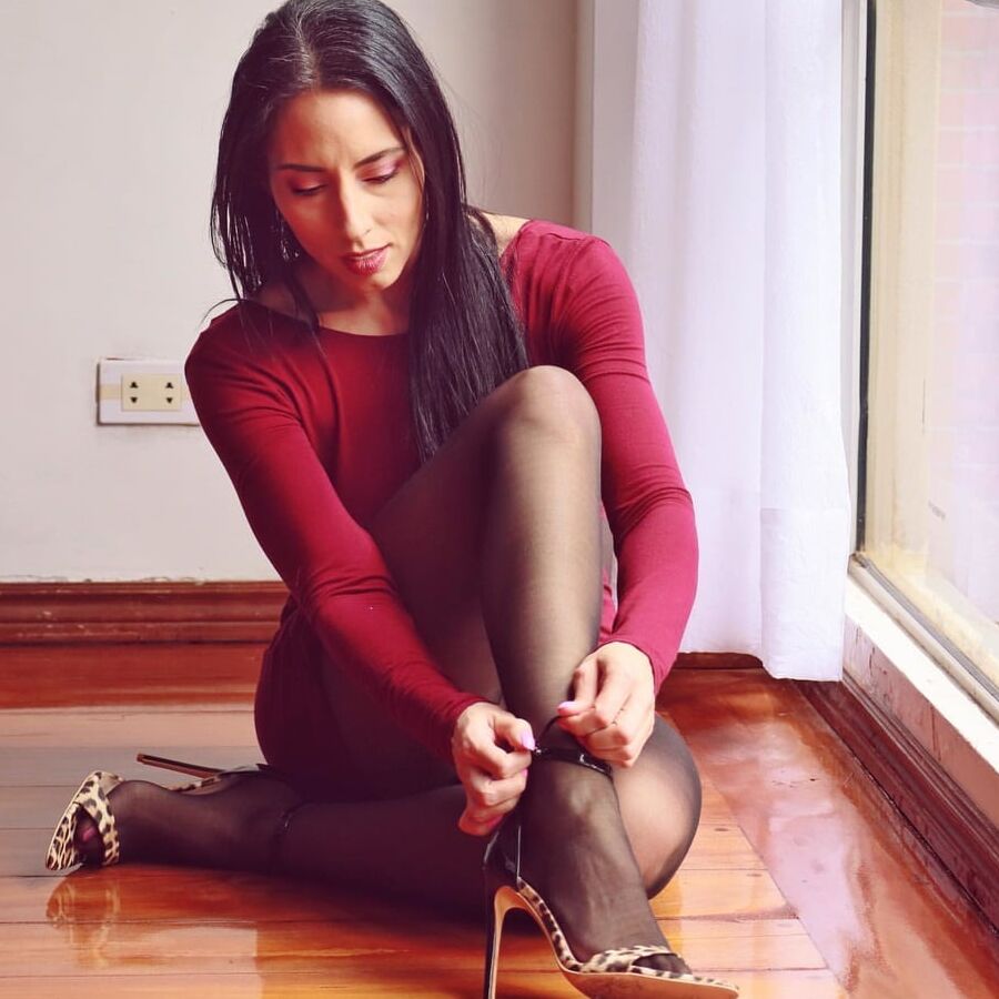 Lolobarrosm pantyhose stockings insta
