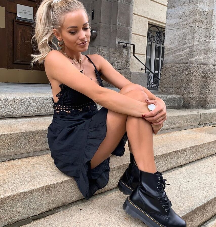 INSTA BABE ANNI