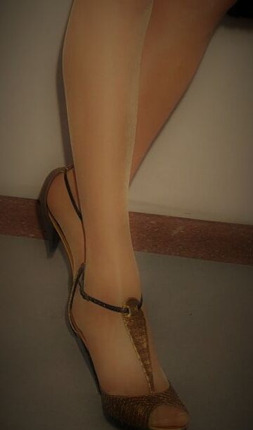 feet nylon