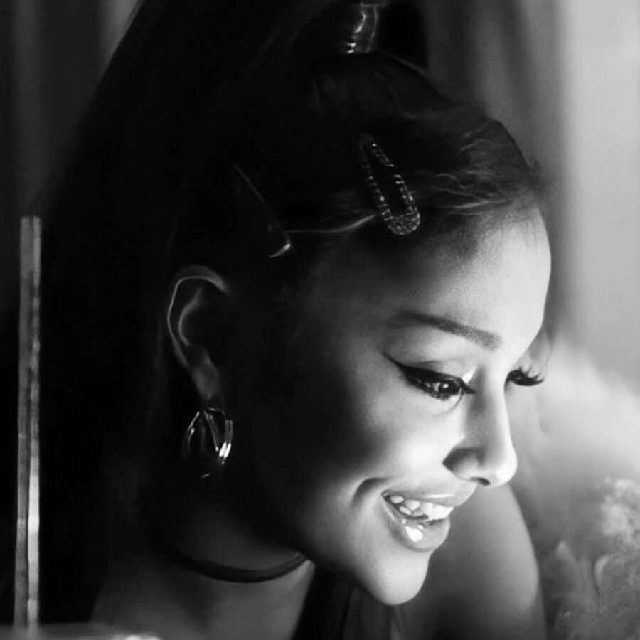 Ariana Grande The Real Face Of Queen Ari