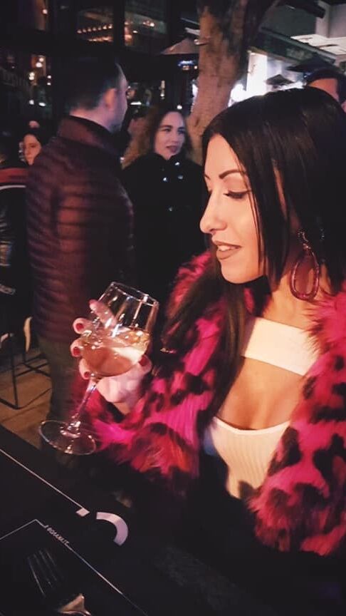 Greek Slut : Kelly
