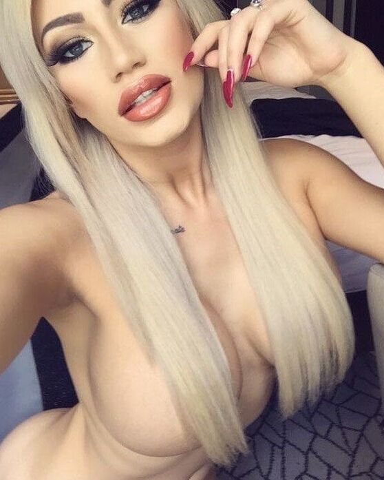 Amazing Bimbo - Sophie Dalzell