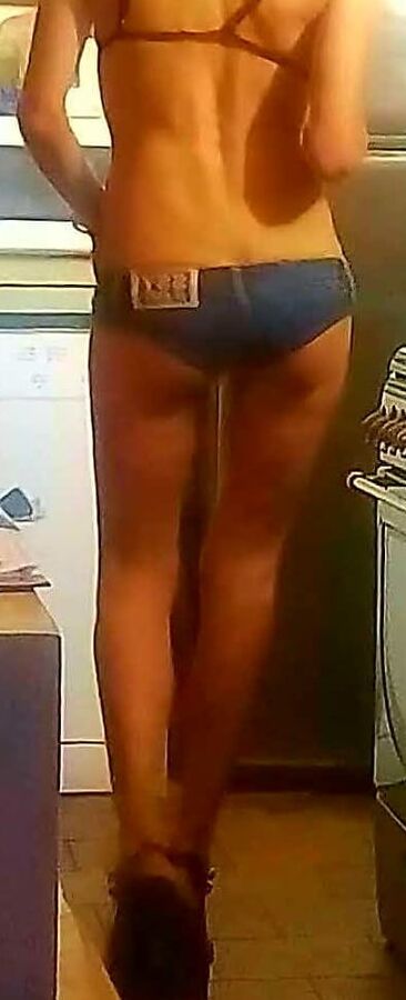 Horny slut wants to be exposed