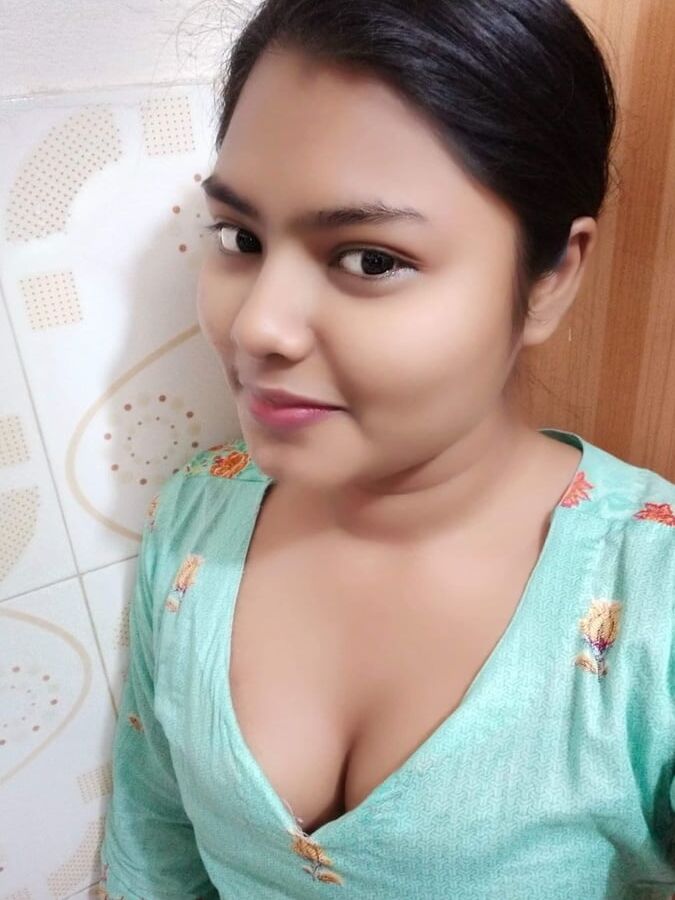 New Bangladeshi Girl showing Boobs