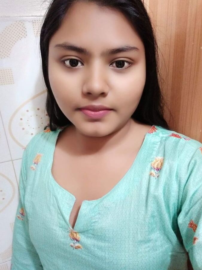 New Bangladeshi Girl showing Boobs