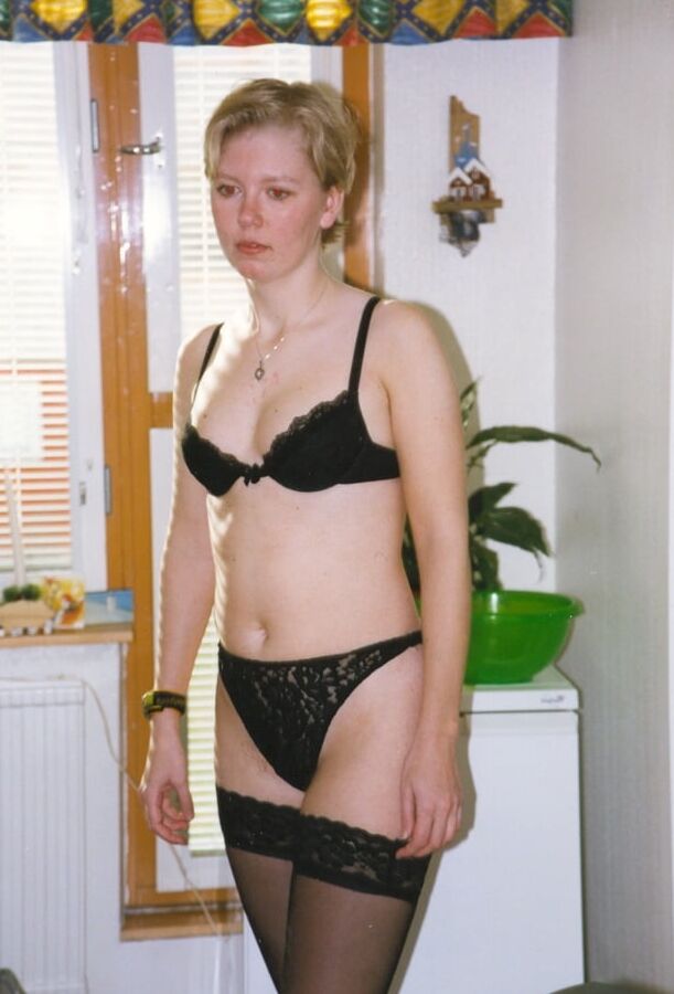 Blonde amateur posing