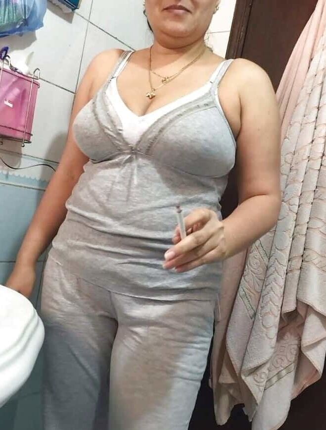 Desi Punjabi aunty namrata kaur nude pics