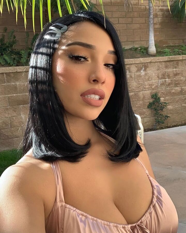 Kiara sexy thick babe with cute face big ass &amp; DSL