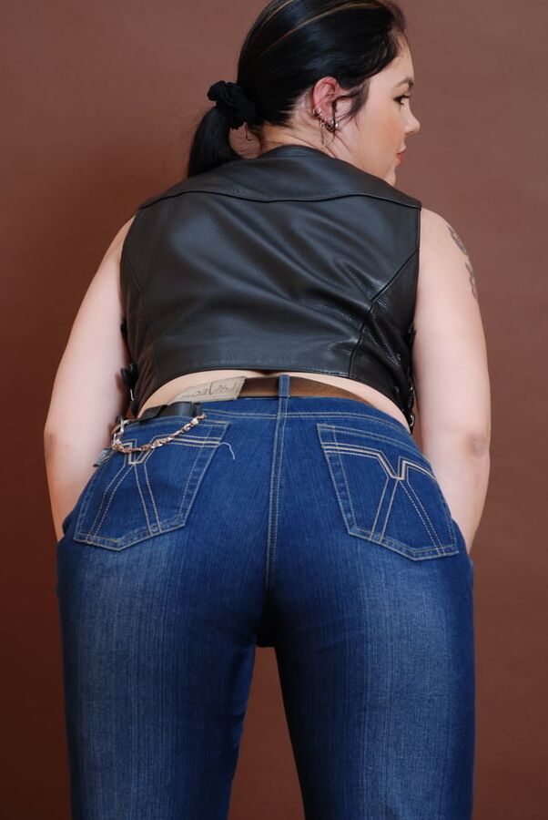 Curvy Babe Tess