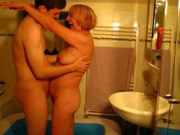 Geile Spiele mit dem jungen Bi Boy