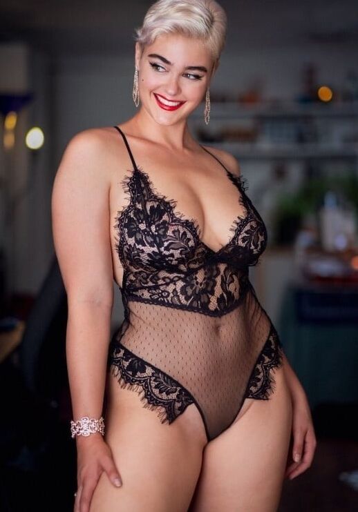 hot mil Stef Ferrar....