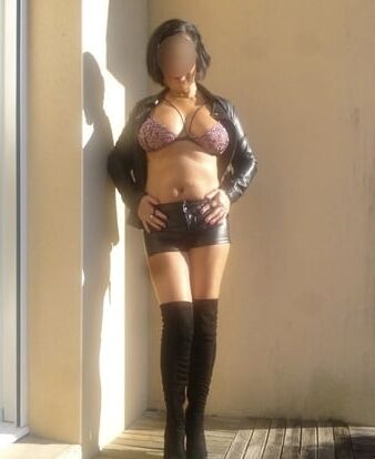 Anne tenue tres sexy