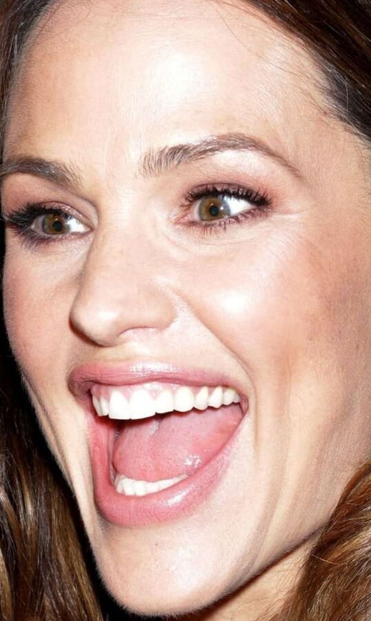 JENNIFER GARNER
