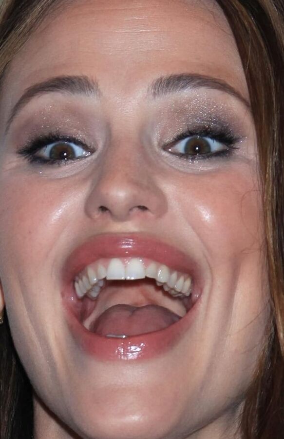 JENNIFER GARNER
