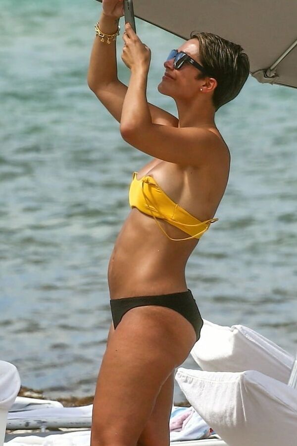 Frankie Bridge oops boobs Miami beach may