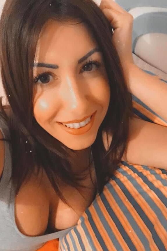 Greek Slut : Kelly