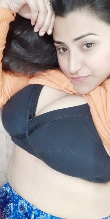 Busty Indian Aunty