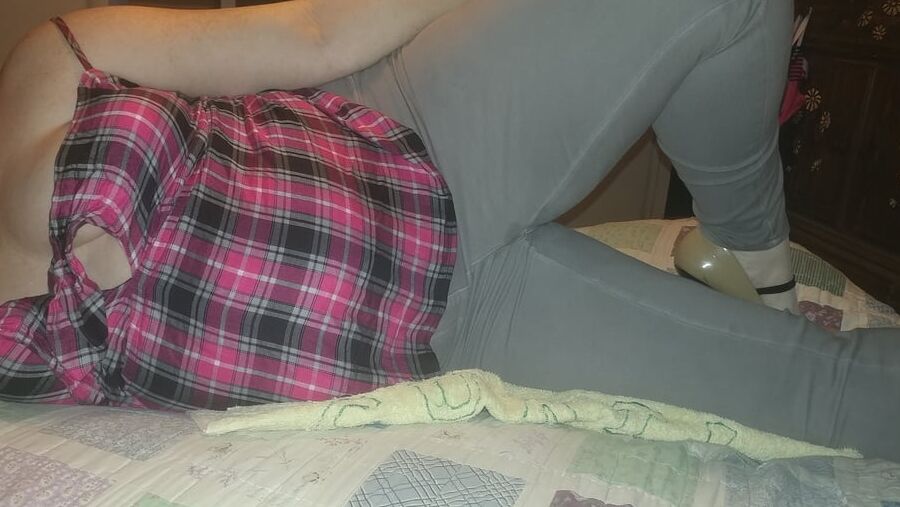 Big ass dressed up and in pantyhose and heels