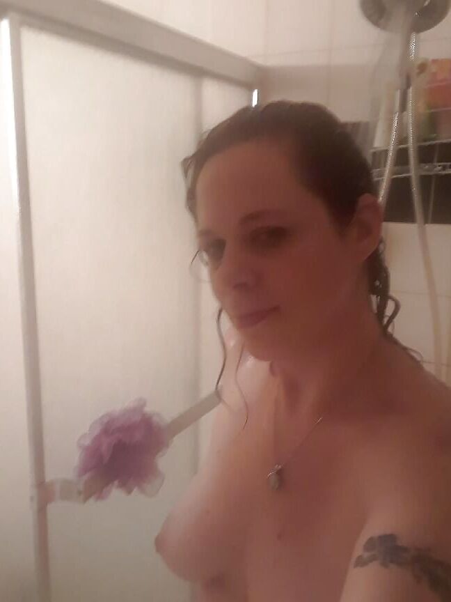 Sexychubbyangela shower selfies