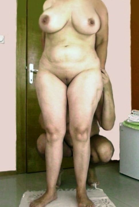 Snevla naked body