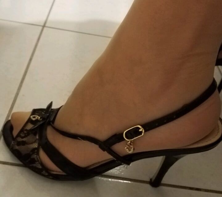 feet nylon