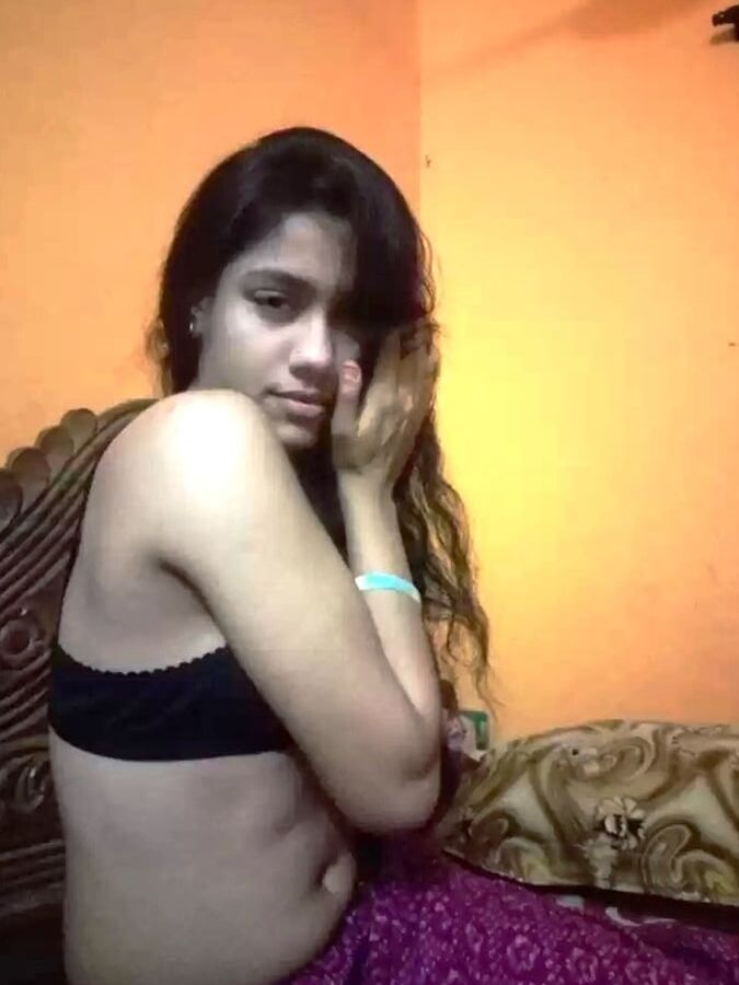 Newly married desi wife in saree nudes ()
