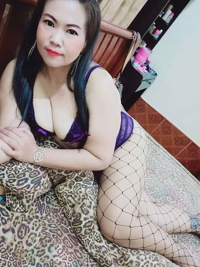 Thai big tits girl