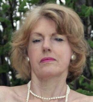 Beautiful and classy gilf Uma