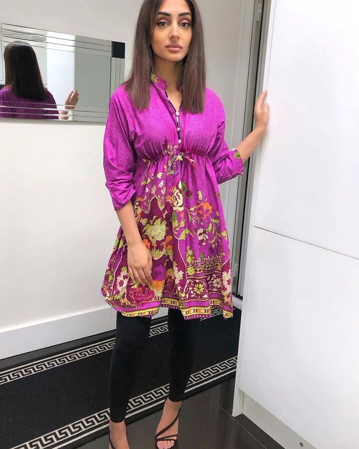 Sexy Pakistani Hot Women WankBank