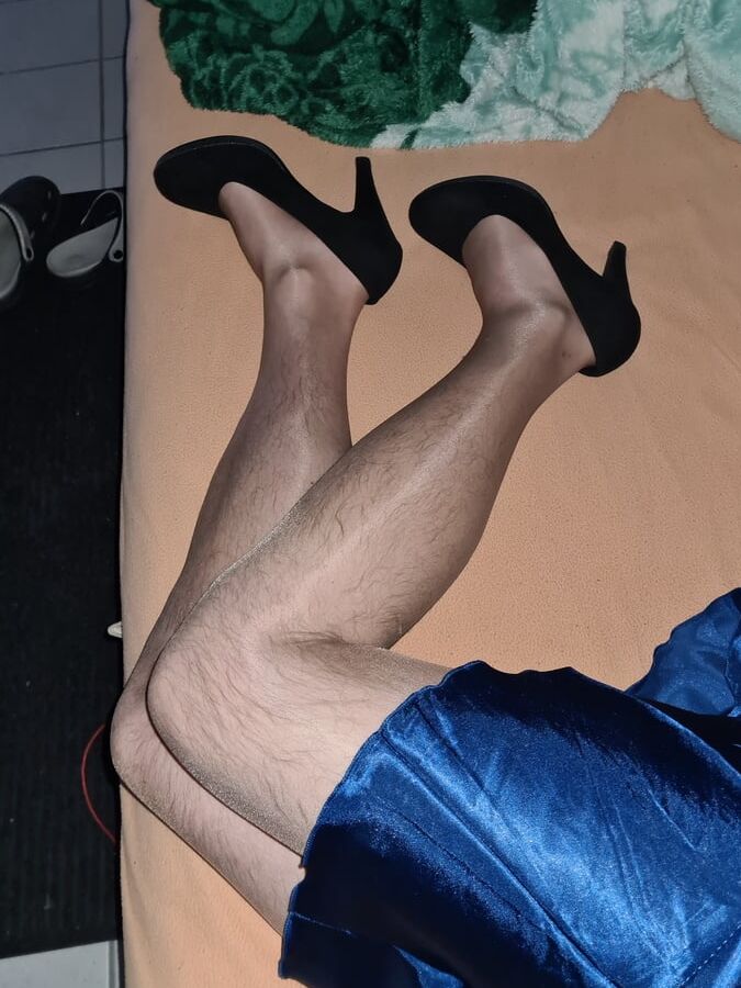 I&;am in stockings and Pumps