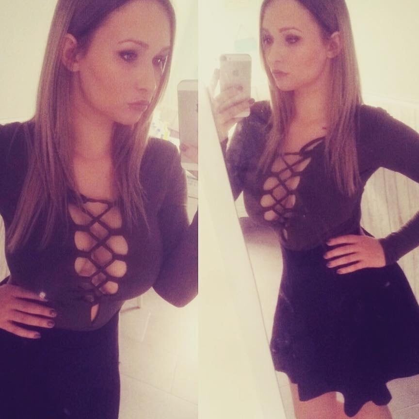Belgian model Anneke COMMENT HER