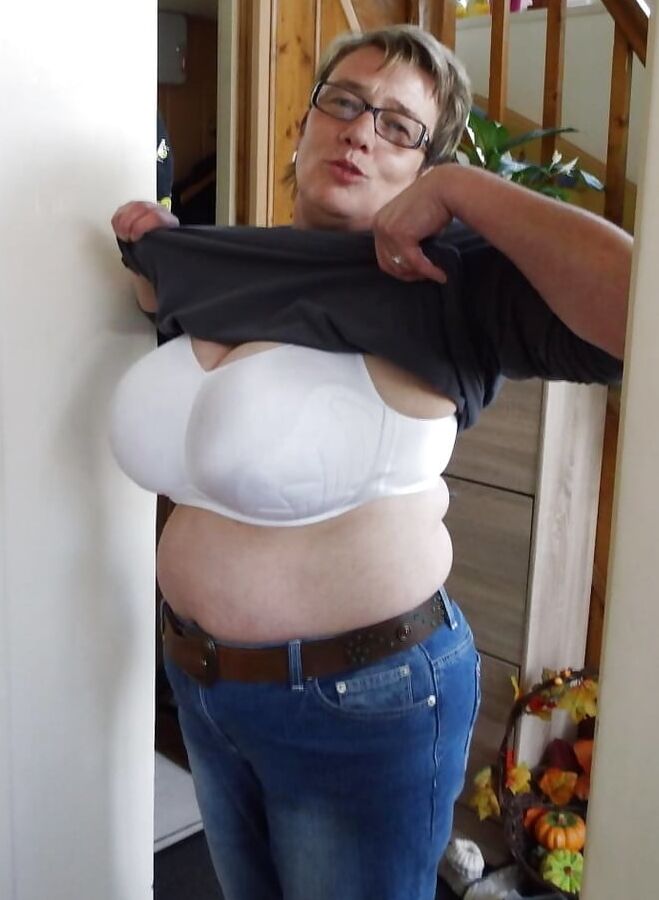 BUSTY GRANNIES ARE HOT TOO!