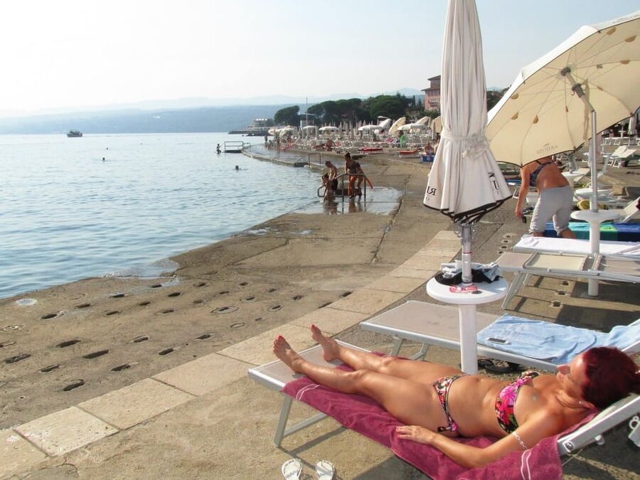 Sexy mature in bikini