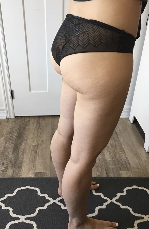 Neighborhood MILFs -