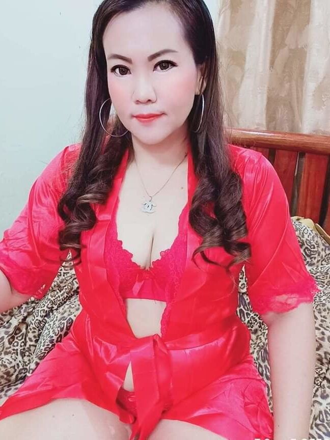Thai big tits girl