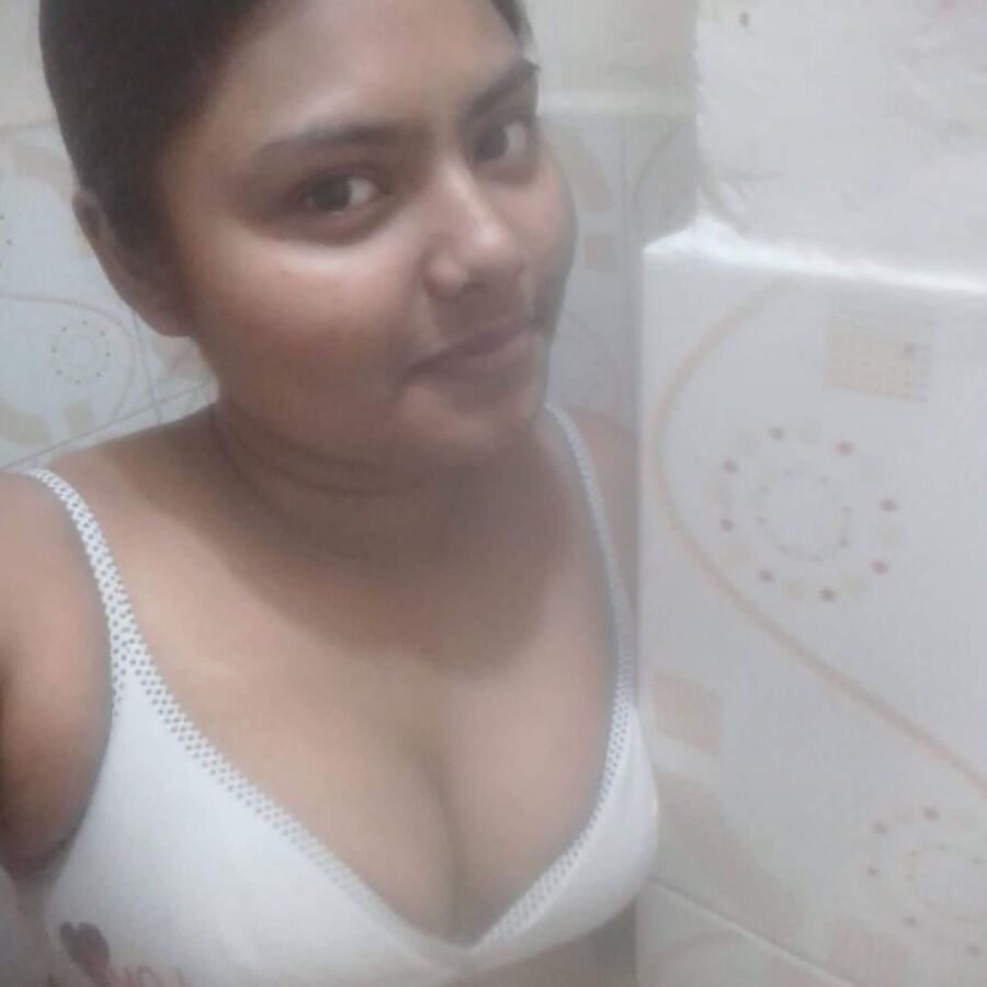 New Bangladeshi Girl showing Boobs