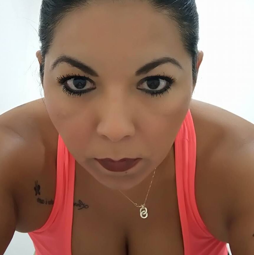 Eugenia, madura, no desnuda.