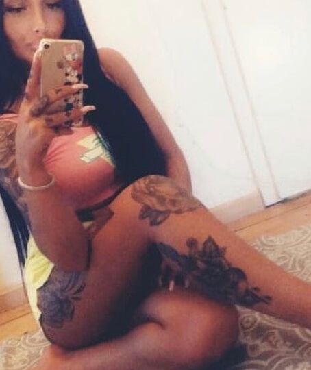 On Instagram- __Dxlara