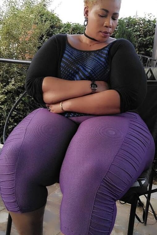 Ginormous mega booty huge leg cellulite bbw pear Divyo