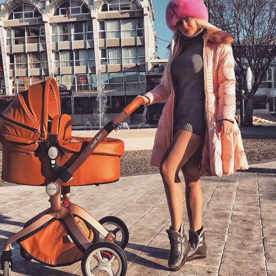 Hot mom preggo Vanja with great body