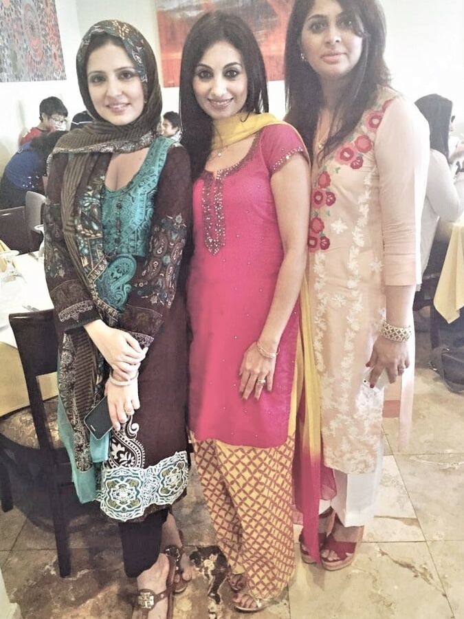 Desi Indian Paki Cleavage